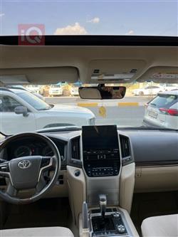 تۆیۆتا لاند کروزەر